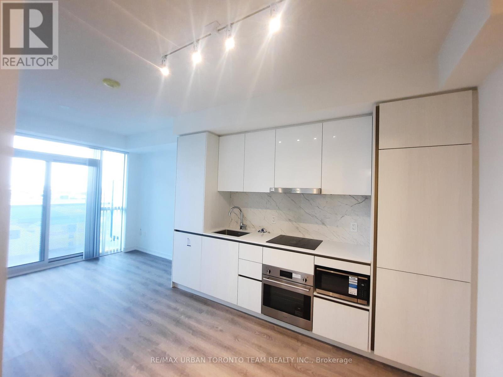 1108 - 8 Interchange Way, Vaughan, Ontario  L4K 5Z7 - Photo 4 - N12538686