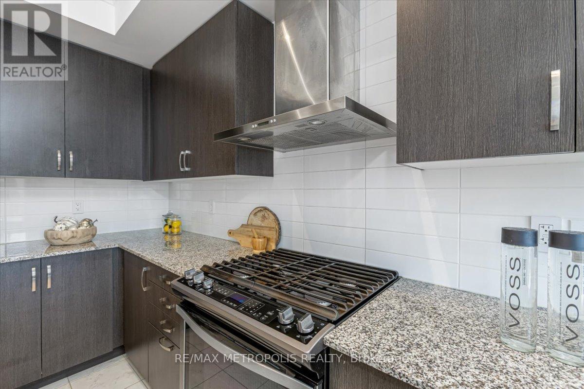 82 Dundonald Trail, Newmarket, Ontario  L3Y 0E3 - Photo 11 - N12538734