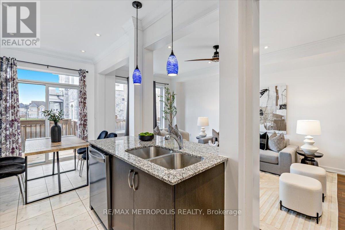 82 Dundonald Trail, Newmarket, Ontario  L3Y 0E3 - Photo 13 - N12538734