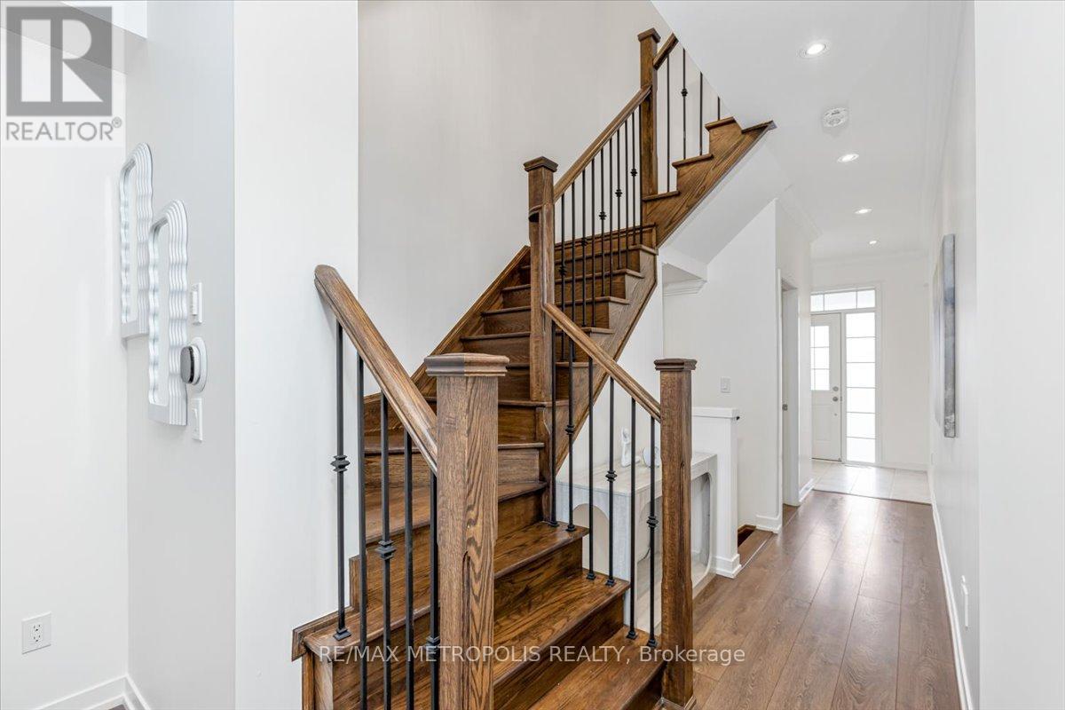 82 Dundonald Trail, Newmarket, Ontario  L3Y 0E3 - Photo 16 - N12538734