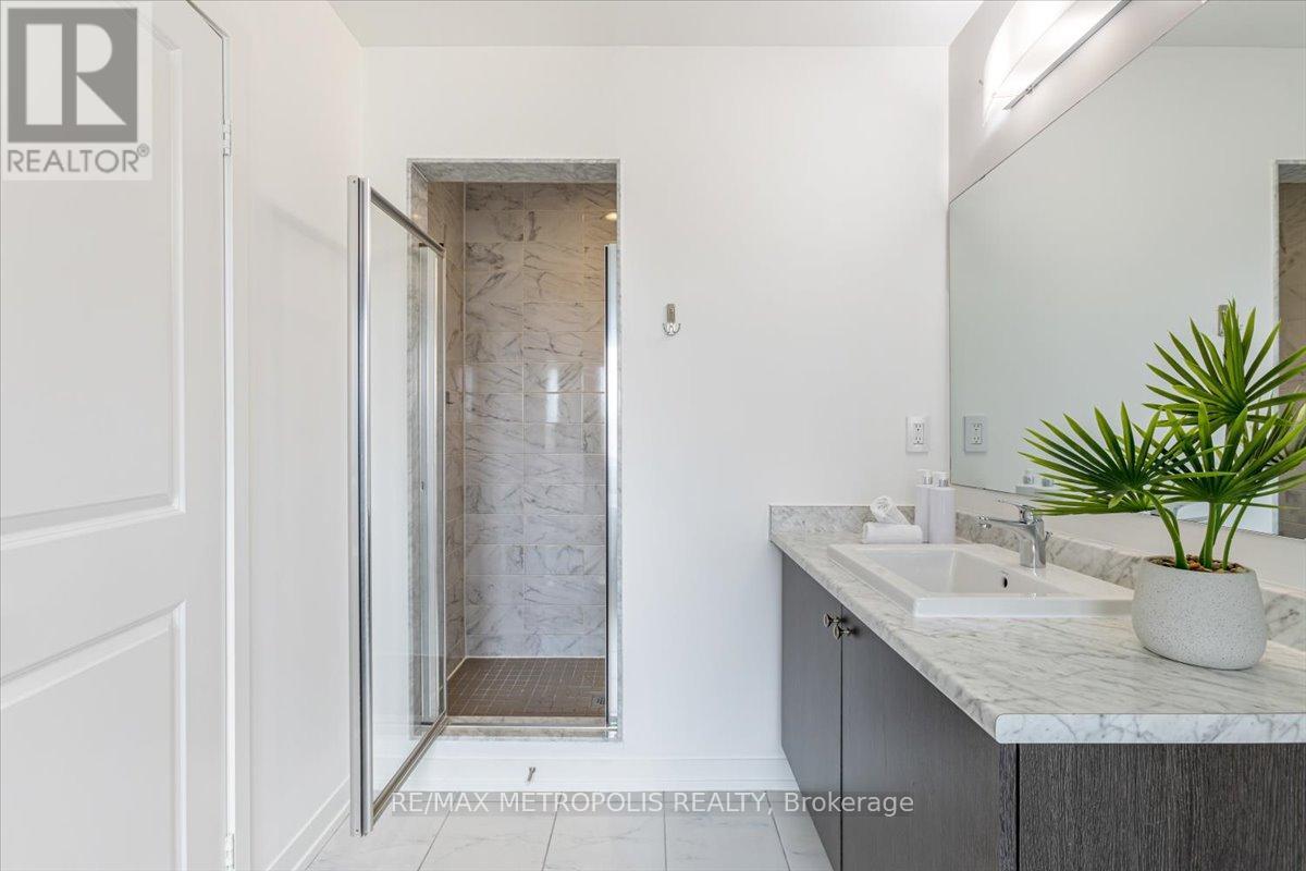 82 Dundonald Trail, Newmarket, Ontario  L3Y 0E3 - Photo 21 - N12538734