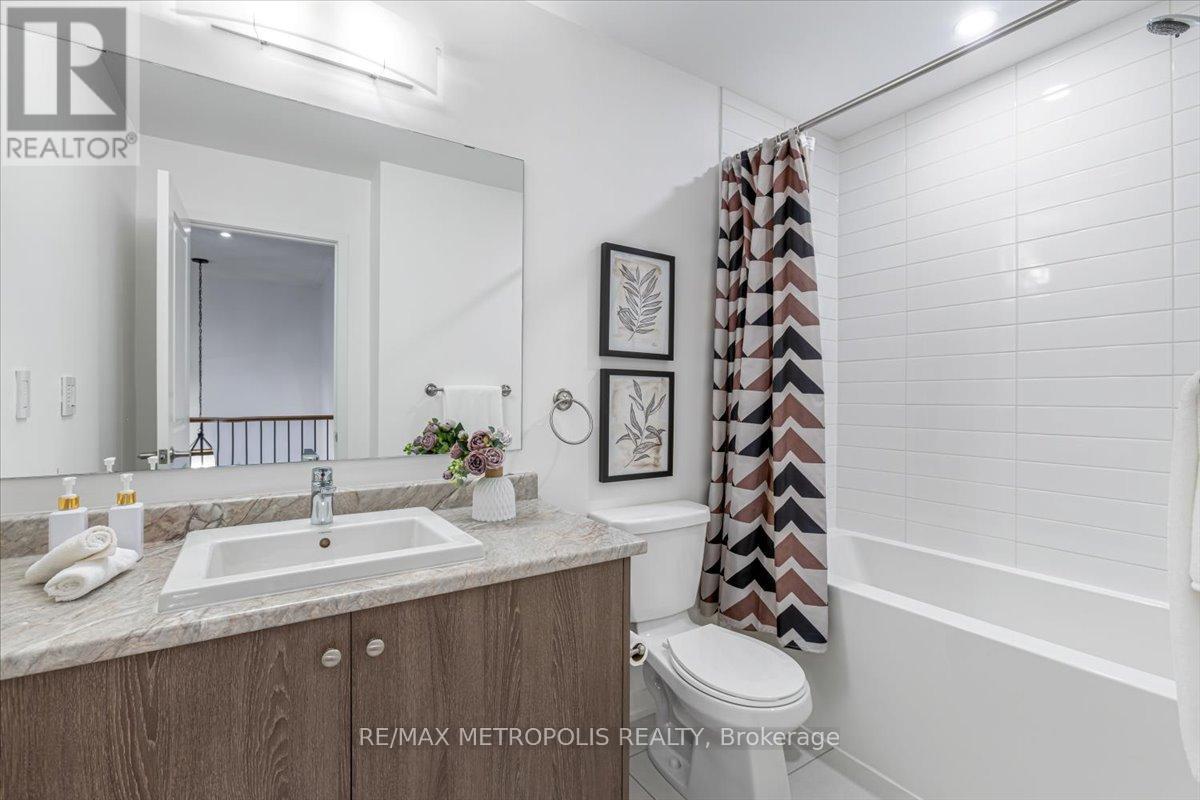 82 Dundonald Trail, Newmarket, Ontario  L3Y 0E3 - Photo 22 - N12538734