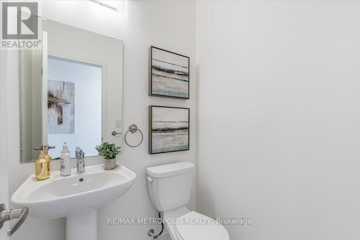 82 Dundonald Trail, Newmarket, Ontario  L3Y 0E3 - Photo 26 - N12538734