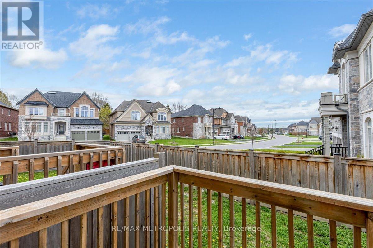 82 Dundonald Trail, Newmarket, Ontario  L3Y 0E3 - Photo 27 - N12538734