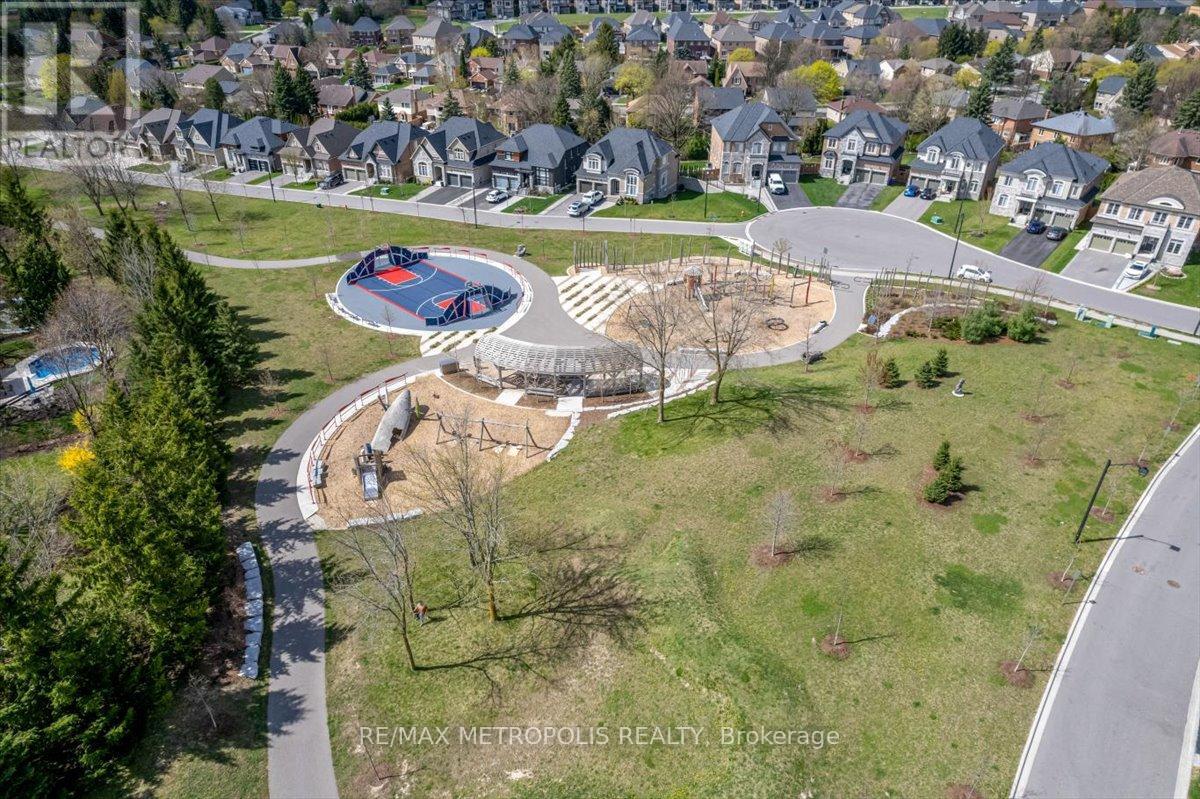 82 Dundonald Trail, Newmarket, Ontario  L3Y 0E3 - Photo 31 - N12538734