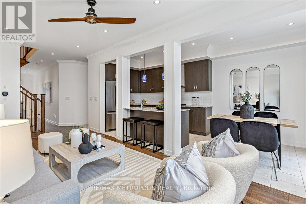 82 Dundonald Trail, Newmarket, Ontario  L3Y 0E3 - Photo 5 - N12538734