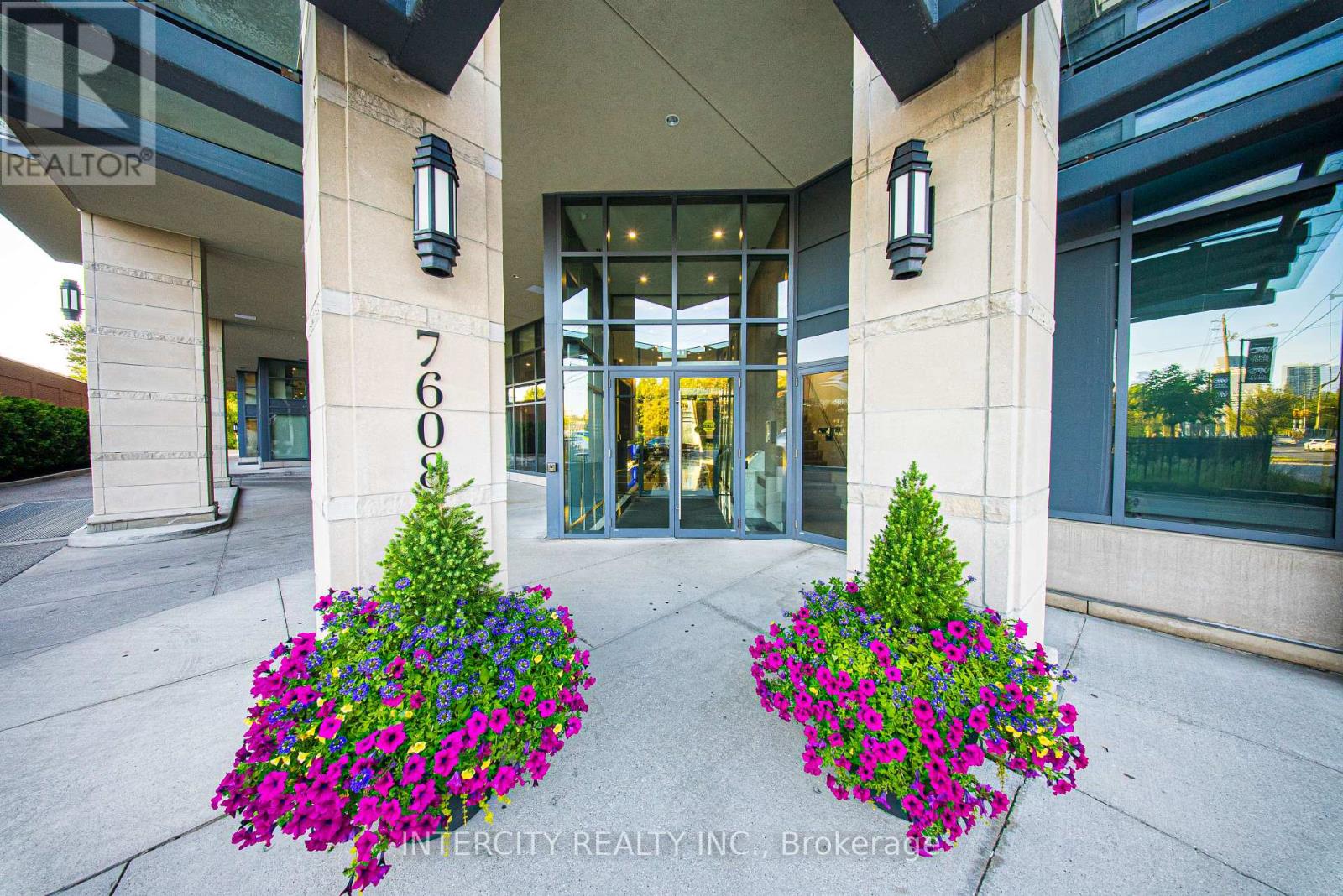 Ph15 - 7608 Yonge Street, Vaughan, Ontario  L4J 0J5 - Photo 2 - N12538754
