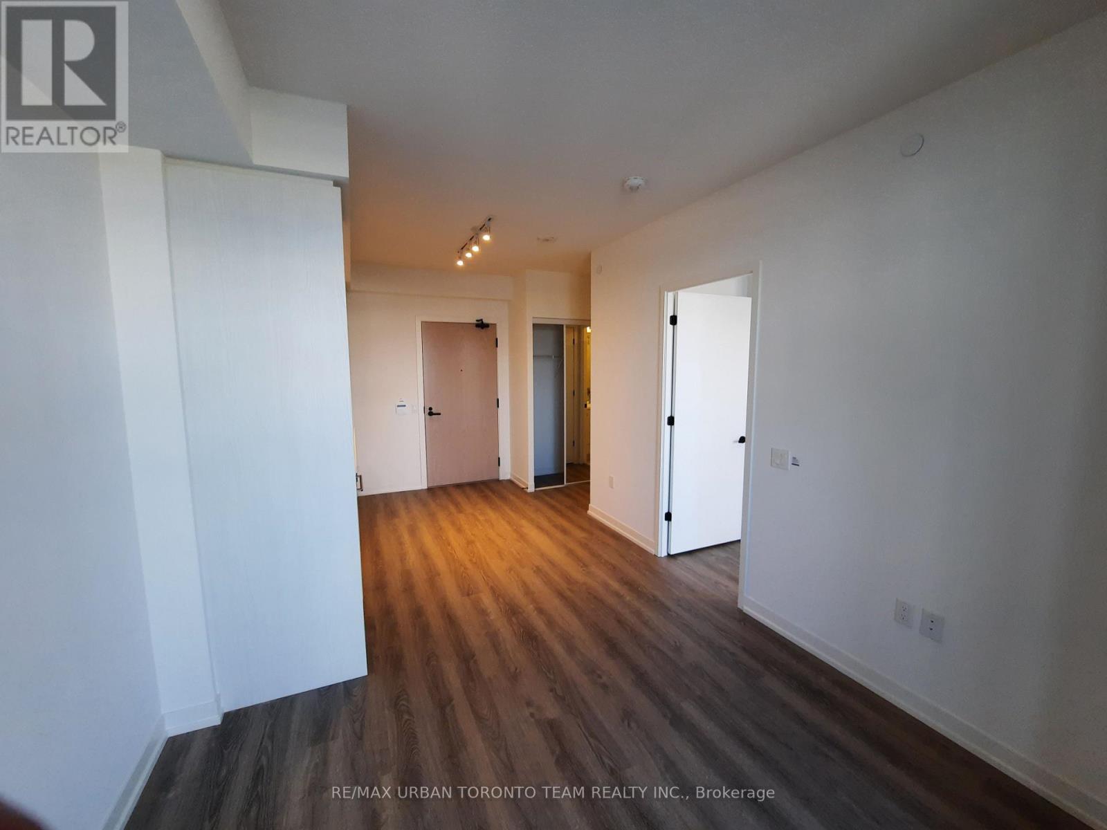 1503 - 8 Interchange Way, Vaughan, Ontario  L4K 5Z7 - Photo 3 - N12538788