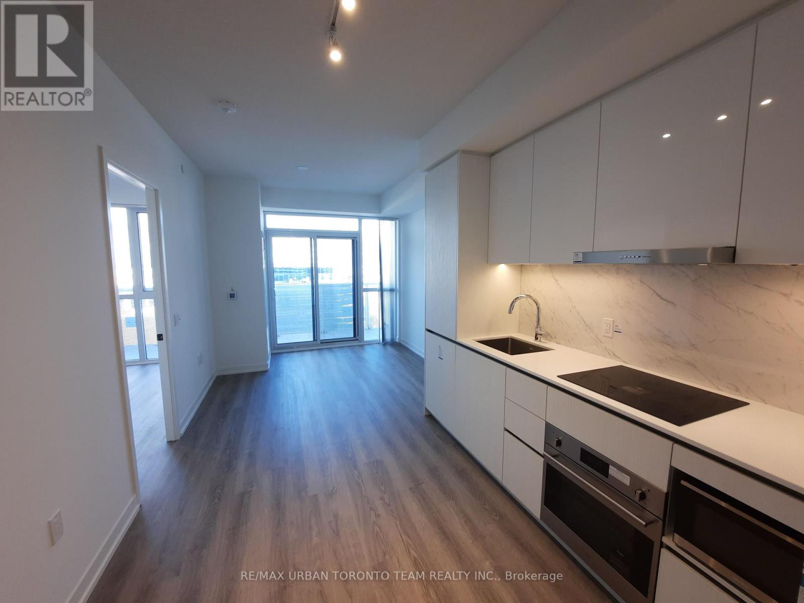 1503 - 8 Interchange Way, Vaughan, Ontario  L4K 5Z7 - Photo 4 - N12538788