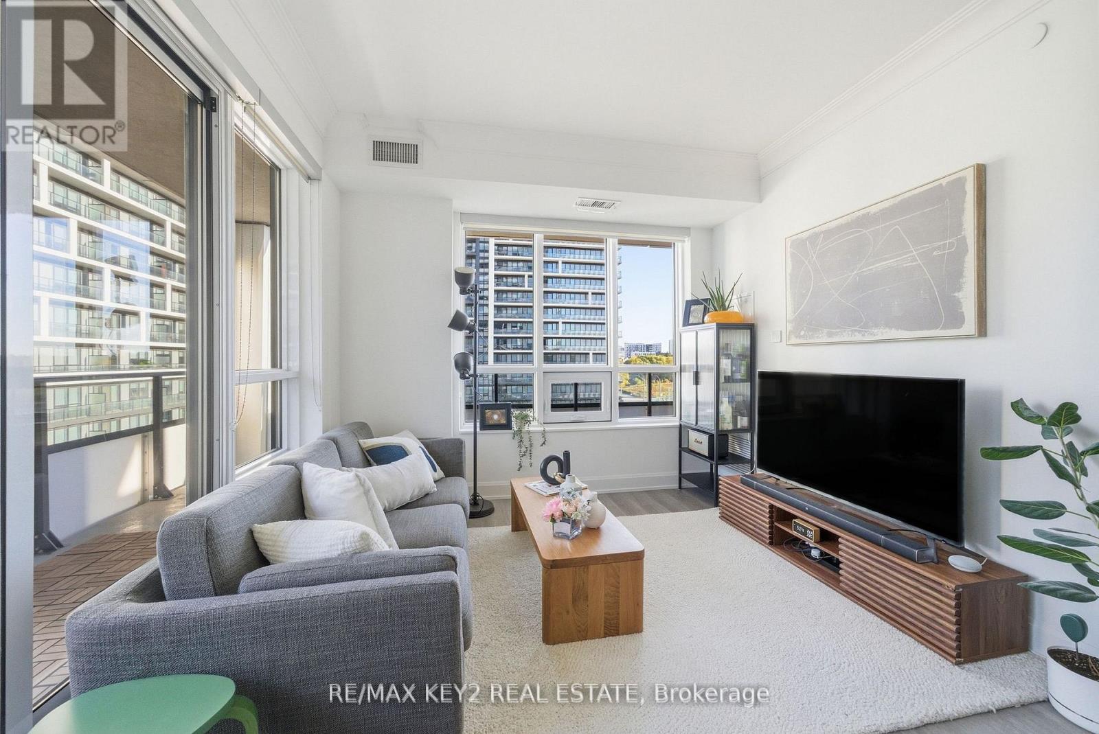 601 - 38 Water Walk Drive, Markham, Ontario  L3R 6M8 - Photo 13 - N12538828