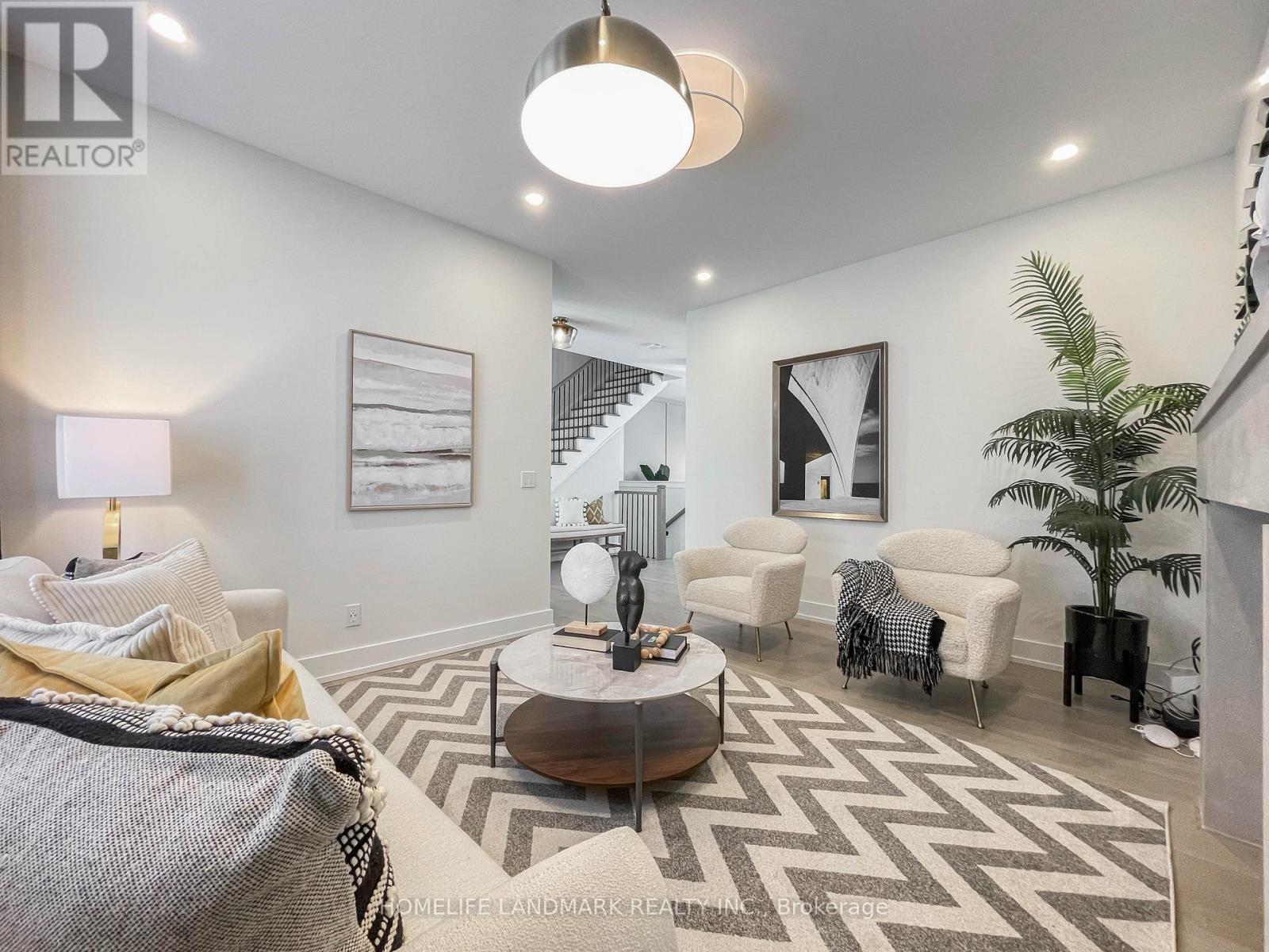 5 Parkstone Road, Markham, Ontario  L6C 3K2 - Photo 4 - N12538832