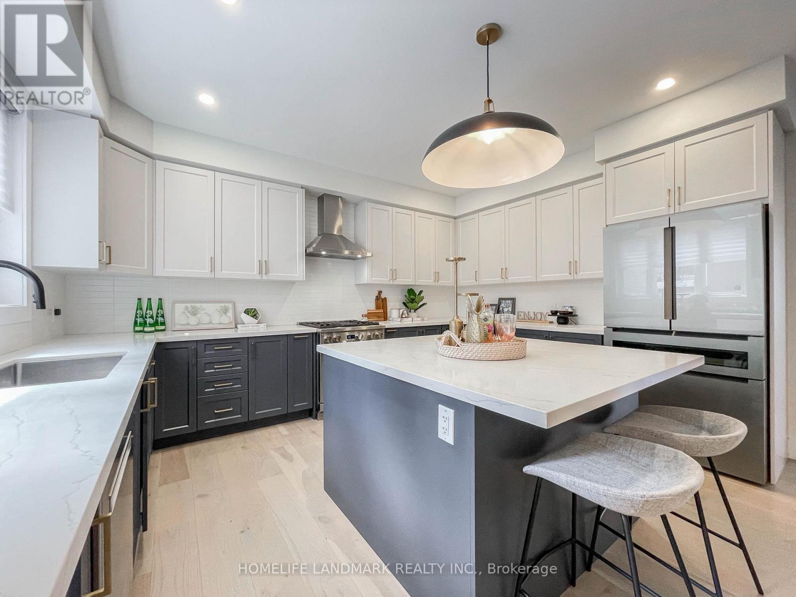 5 Parkstone Road, Markham, Ontario  L6C 3K2 - Photo 6 - N12538832