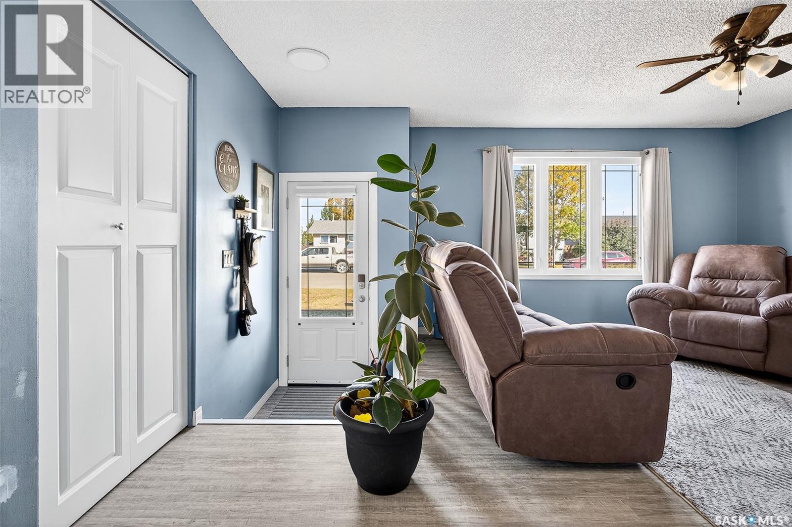 1419 Glendale Street, Moose Jaw, Saskatchewan  S6H 6Z1 - Photo 3 - SK023873