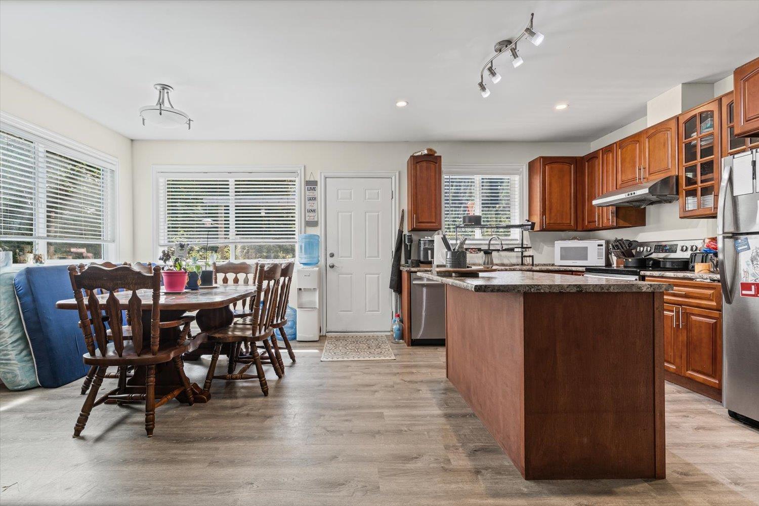 61954 Estell Road, Hope, Hope, British Columbia  V0X 1L2 - Photo 3 - C8073759