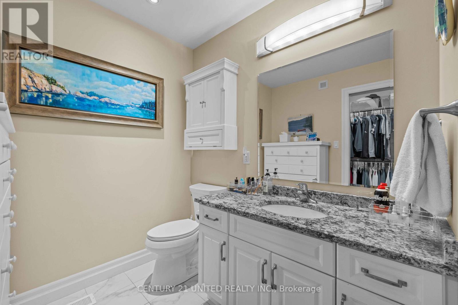 160 - 301 Carnegie Avenue, Peterborough, Ontario K9L 0E9 - Photo 8 - X12538860