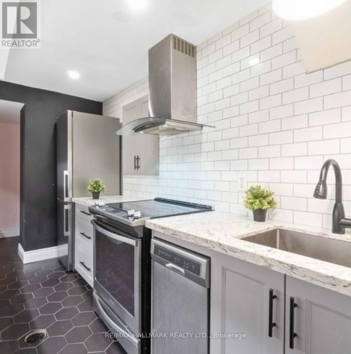 Lower - 23 Wycombe Road, Toronto, Ontario M3M 2W6 - Photo 2 - W12538692