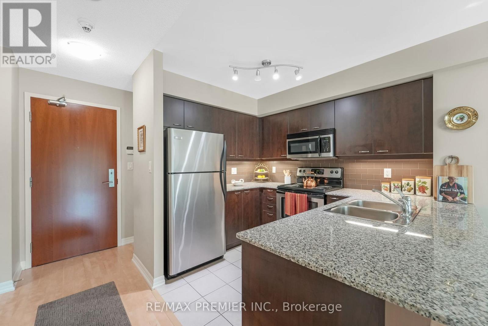 216 - 1403 Royal York Road, Toronto, Ontario  M9P 0A1 - Photo 6 - W12538694