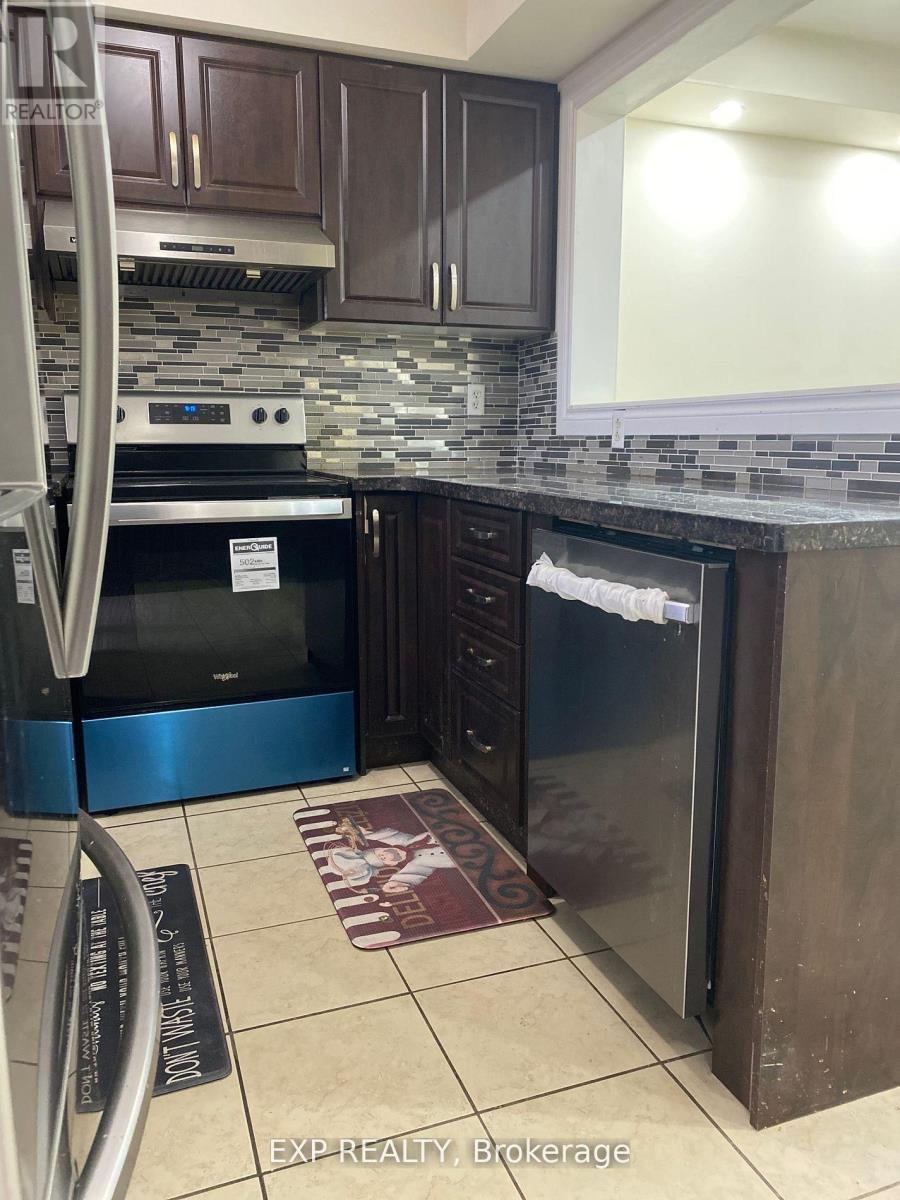 28 Wicklow Road, Brampton, Ontario  L6X 0J6 - Photo 3 - W12538716