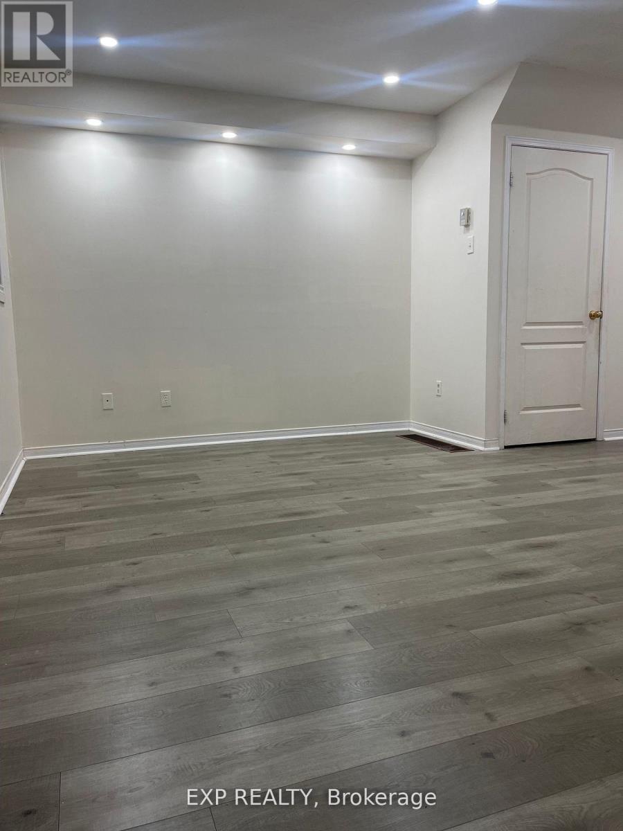 28 Wicklow Road, Brampton, Ontario  L6X 0J6 - Photo 6 - W12538716