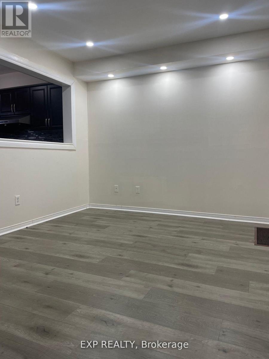 28 Wicklow Road, Brampton, Ontario  L6X 0J6 - Photo 7 - W12538716