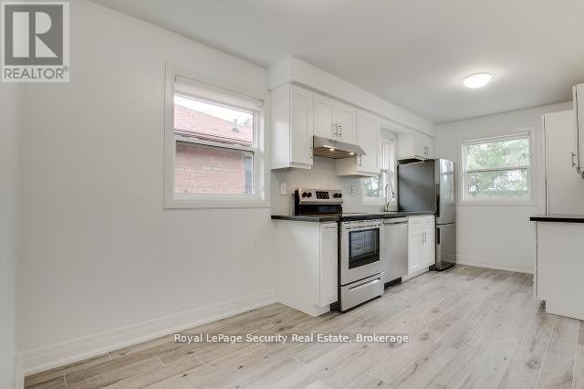 148 Portland Street, Toronto, Ontario  M8Y 1B2 - Photo 34 - W12538782