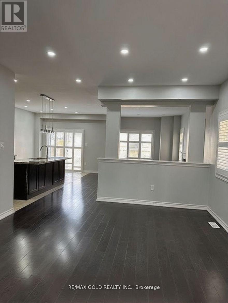 292 Remembrance Drive, Brampton, Ontario  L7A 4J3 - Photo 4 - W12538830