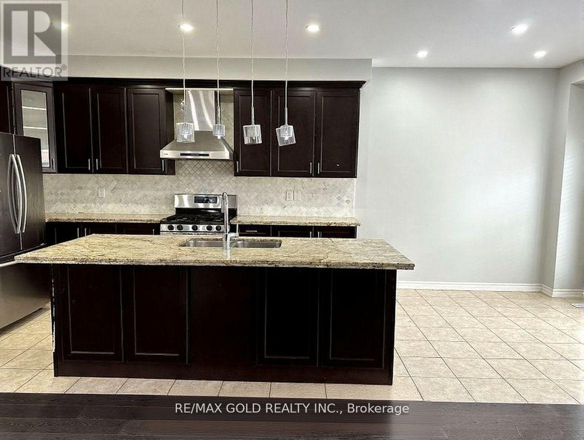 292 Remembrance Drive, Brampton, Ontario  L7A 4J3 - Photo 9 - W12538830