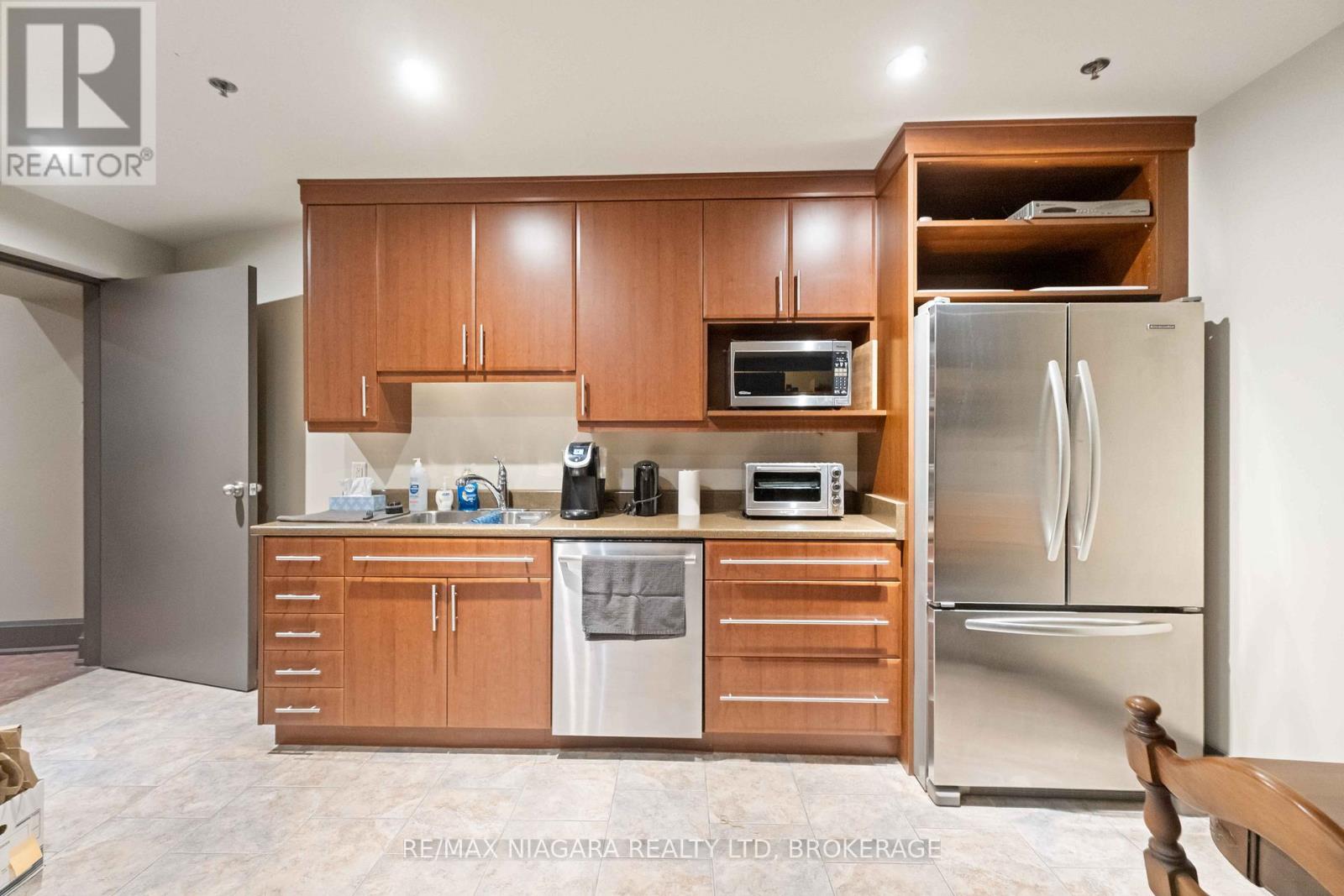 3 - 271 Merritt Street, St. Catharines, Ontario L2T 1K1 - Photo 13 - X12538868