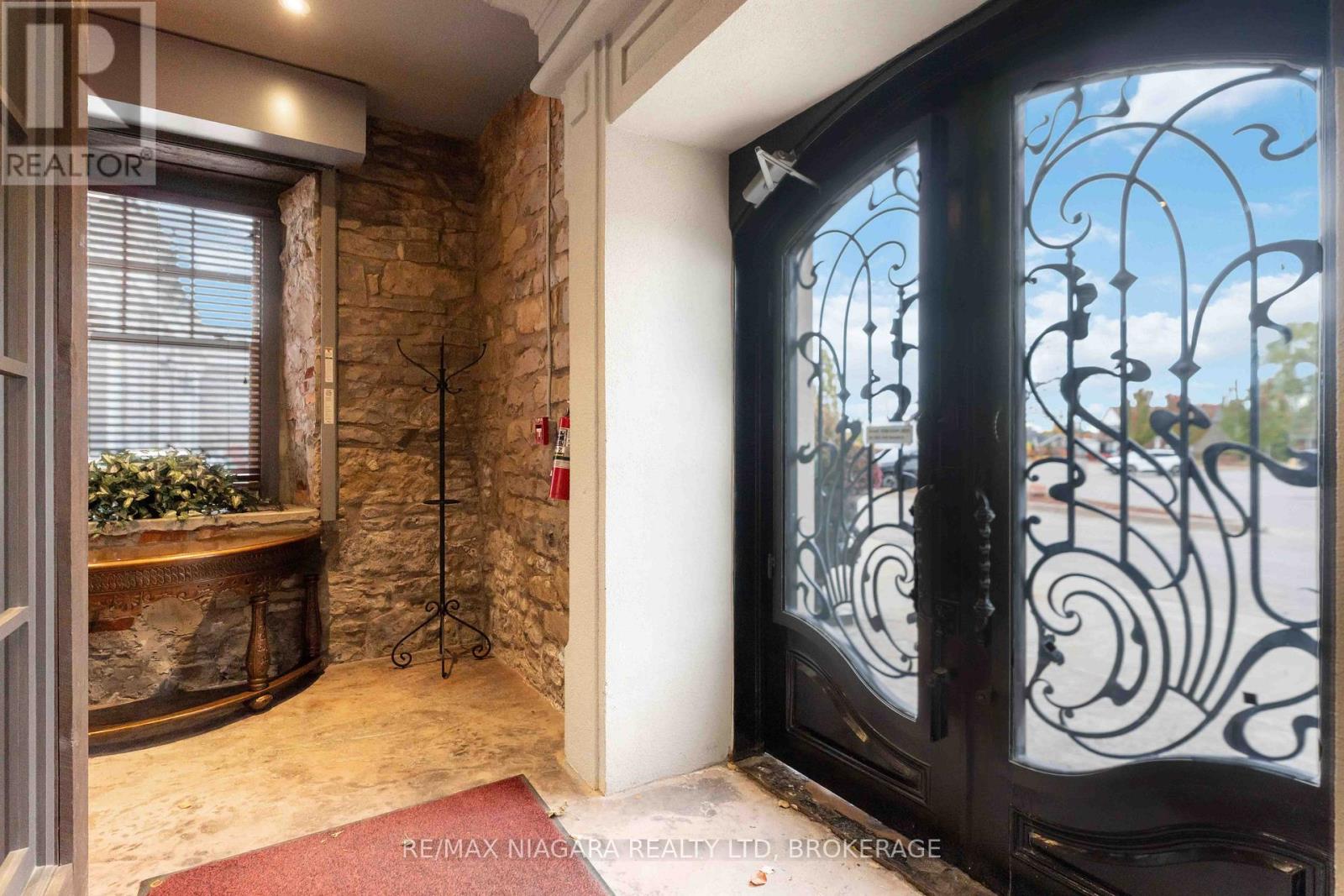 3 - 271 Merritt Street, St. Catharines, Ontario L2T 1K1 - Photo 7 - X12538868