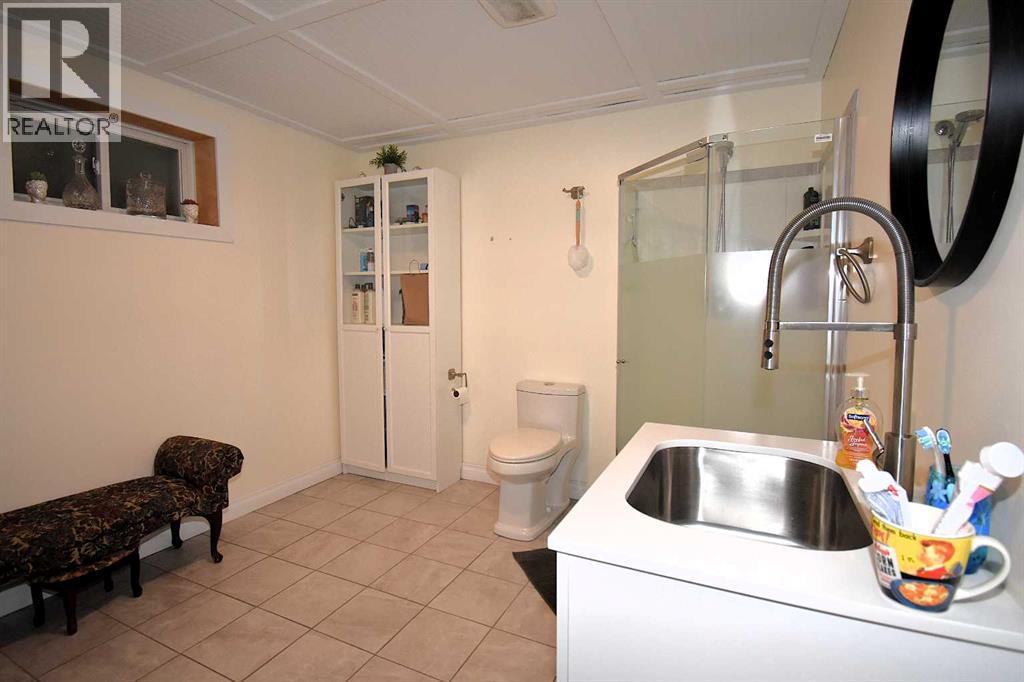 121 Chetamon Drive, Hinton, Alberta  T7V 1G1 - Photo 18 - A2269384