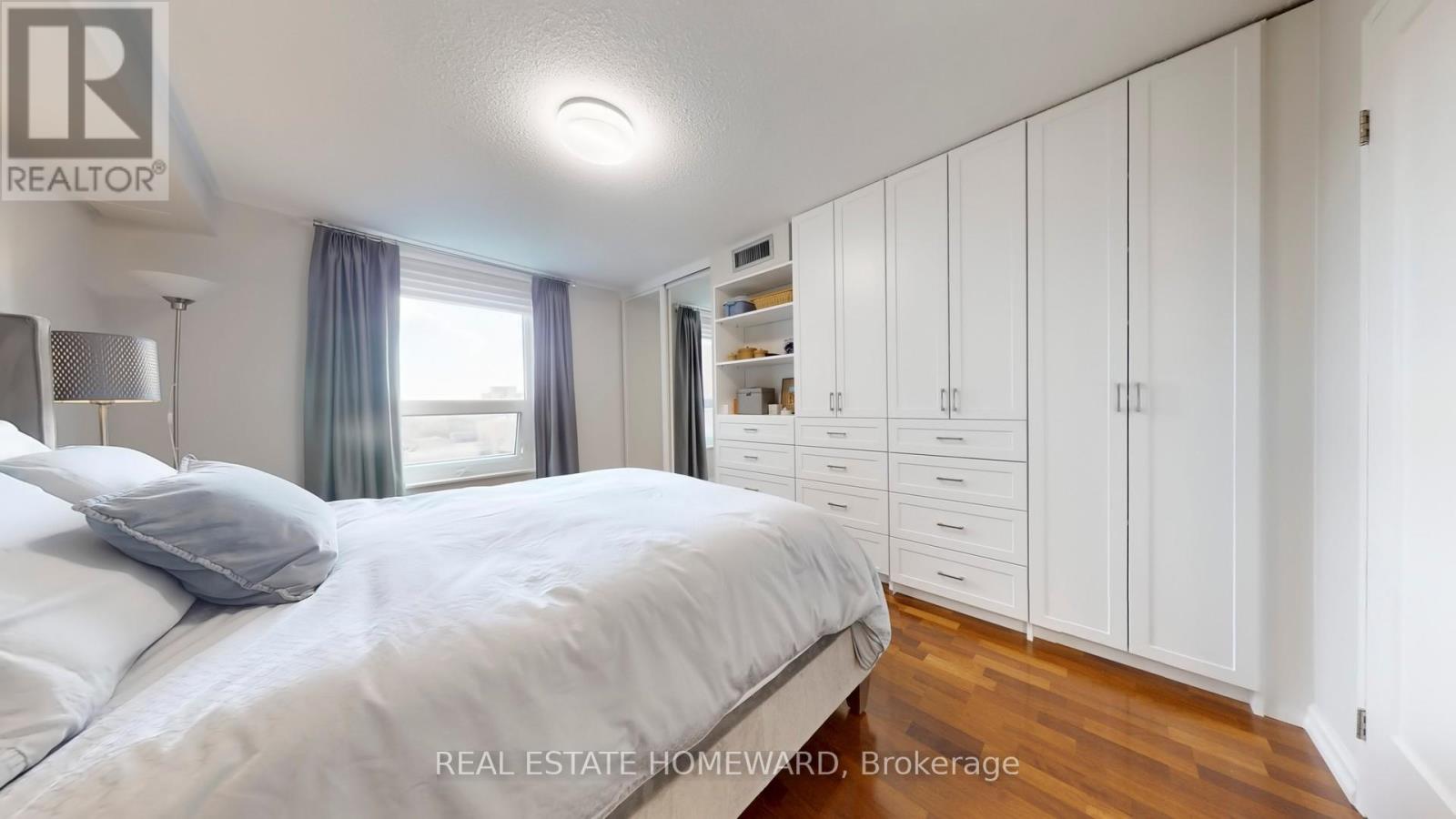 920 - 77 Maitland Place, Toronto, Ontario  M4Y 2V6 - Photo 11 - C12494232