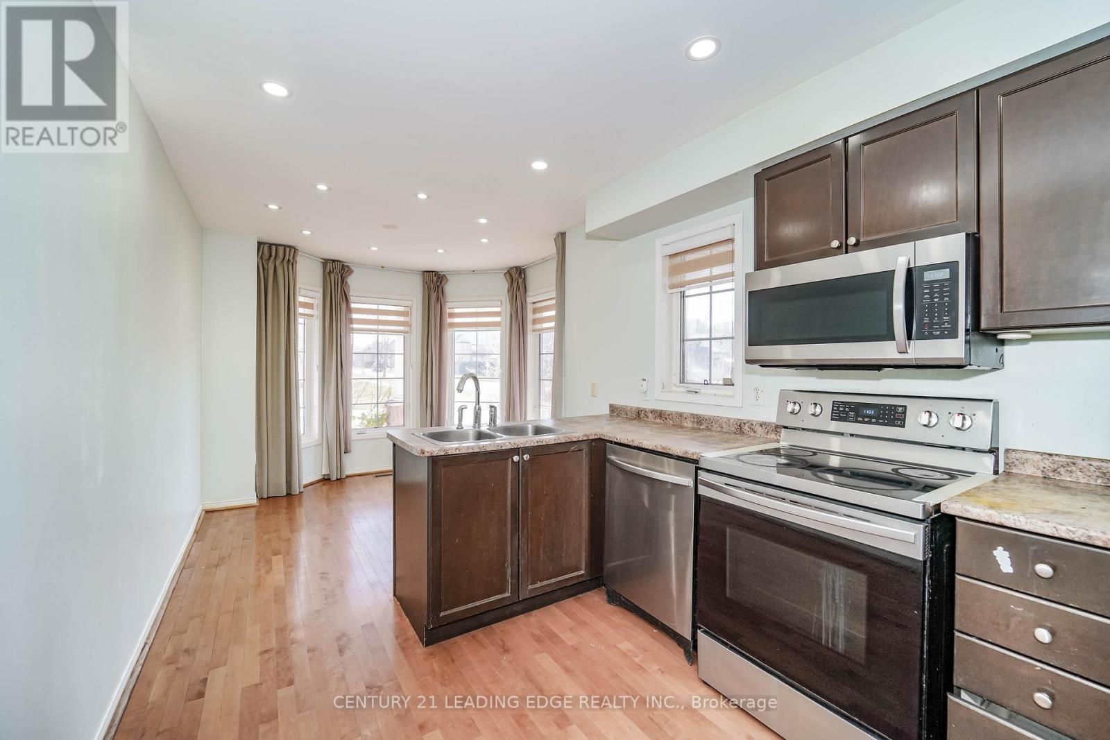 2 Oglevie Drive, Whitby, Ontario L1R 2Y4 - Photo 11 - E12538770