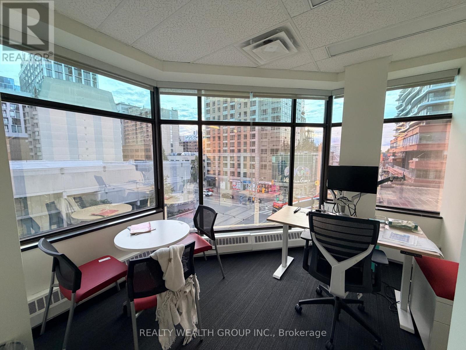 401 - 250 Dundas Street W, Toronto, Ontario  M5T 2Z5 - Photo 2 - C12536082
