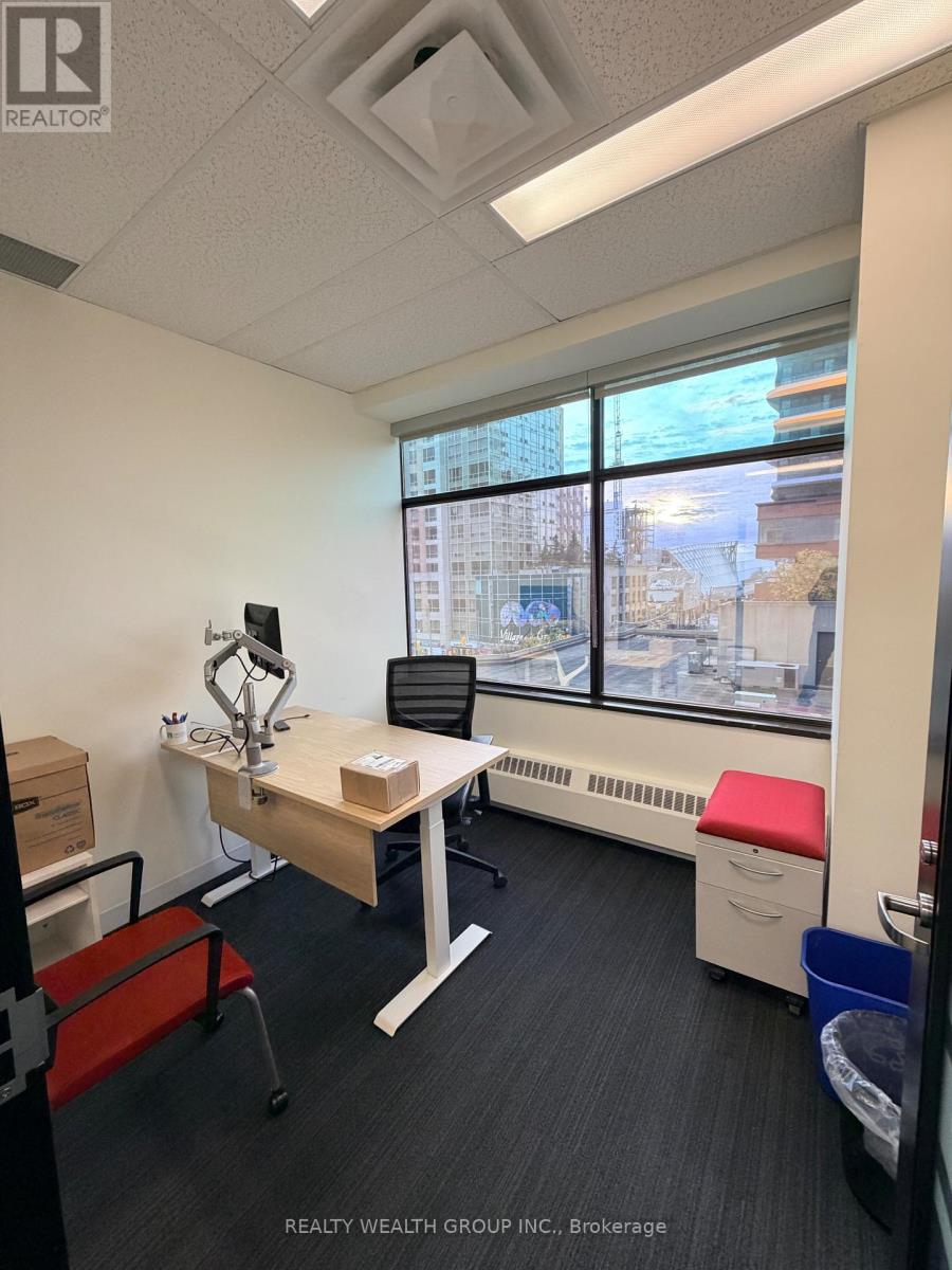 401 - 250 Dundas Street W, Toronto, Ontario  M5T 2Z5 - Photo 4 - C12536082