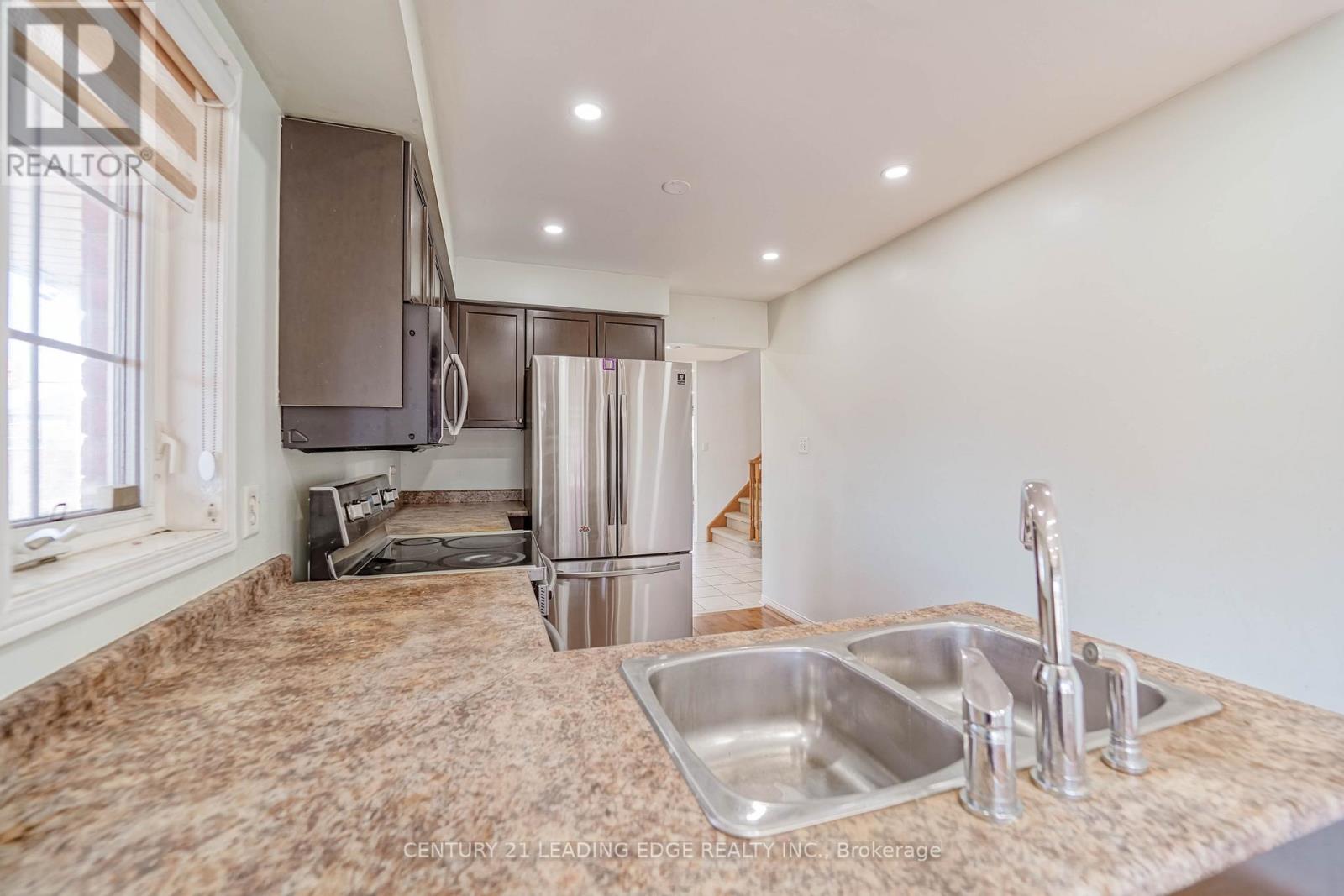 2 Oglevie Drive, Whitby, Ontario L1R 2Y4 - Photo 16 - E12538770