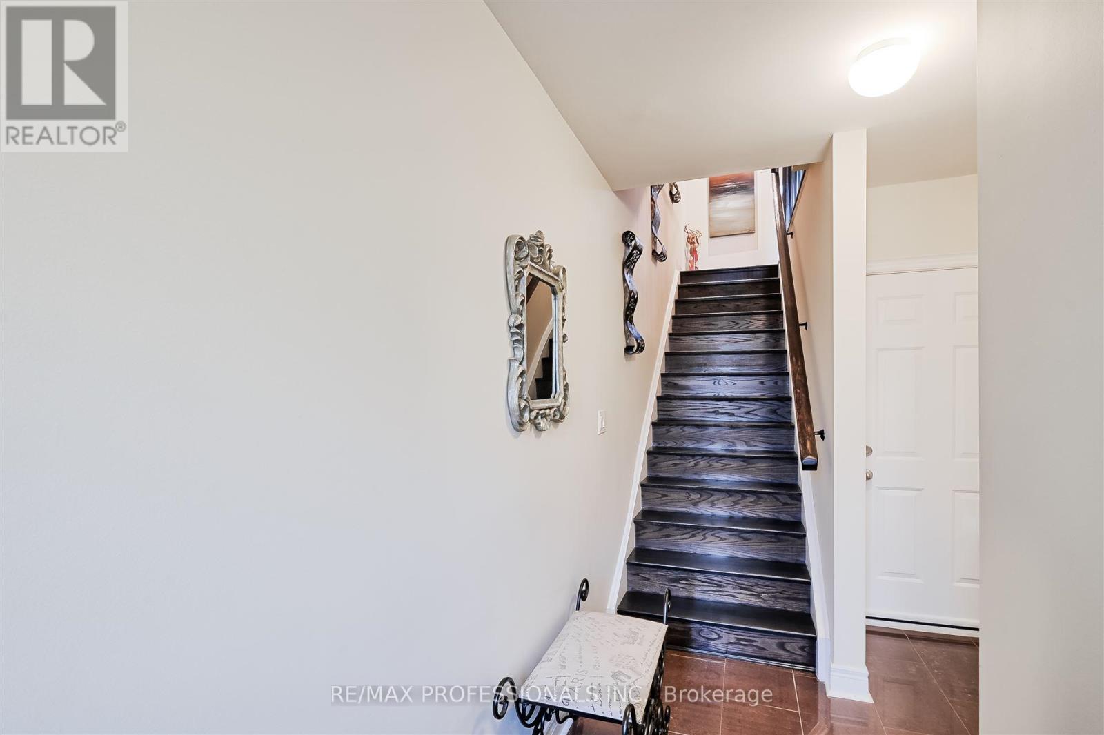 825a Oxford Street, Toronto, Ontario  M8Y 1E6 - Photo 3 - W12538448