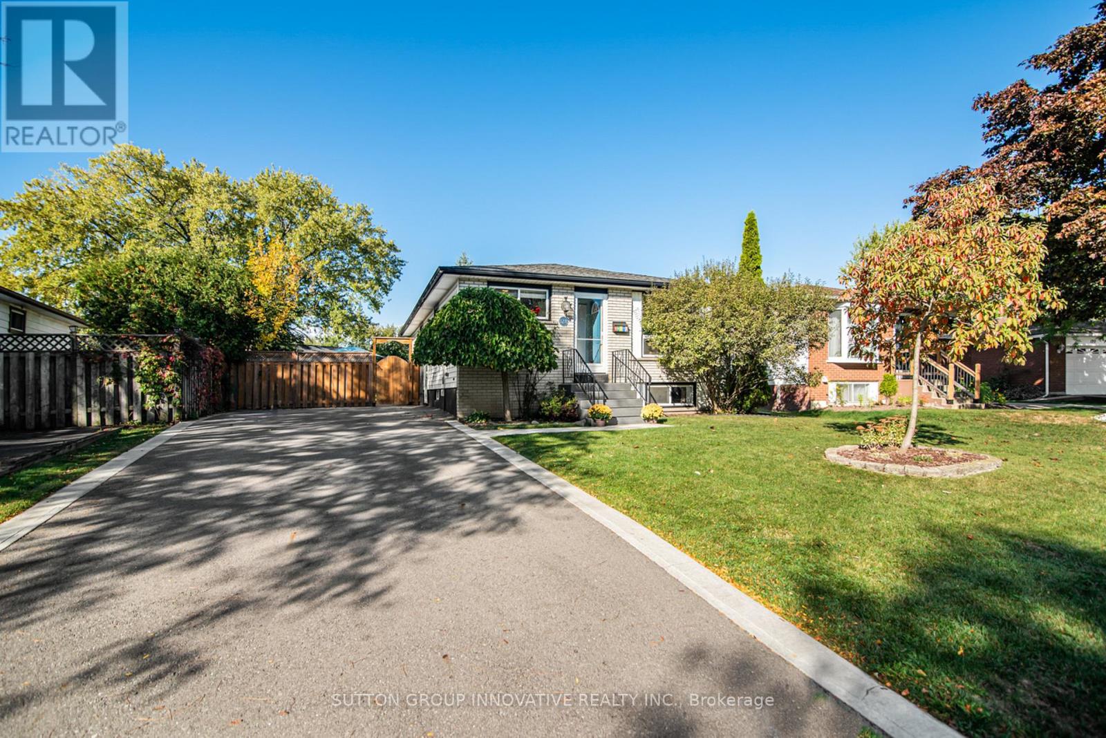 128 MOXLEY DRIVE, Hamilton, Ontario