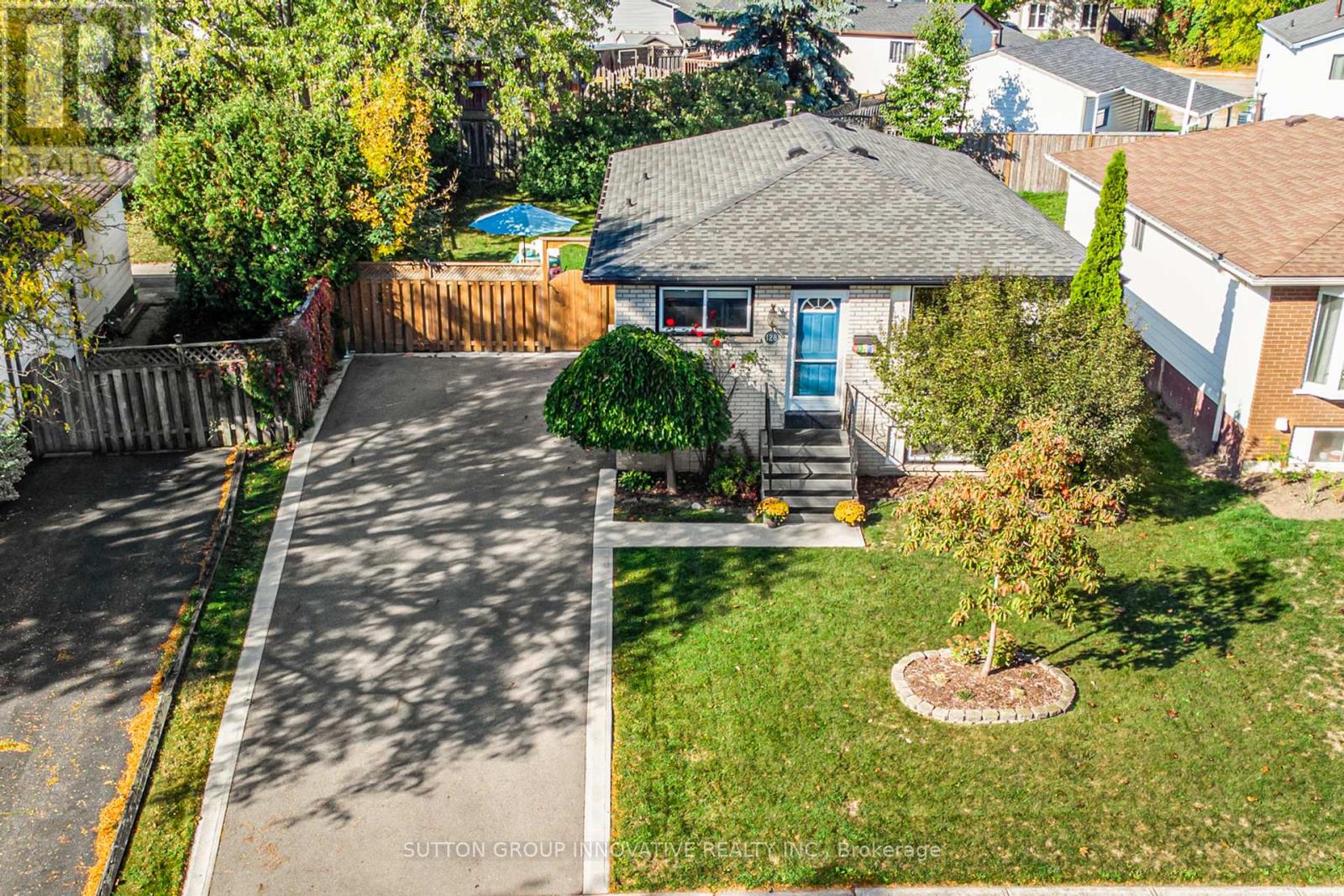 128 Moxley Drive, Hamilton, Ontario  L8T 4R9 - Photo 2 - X12538652