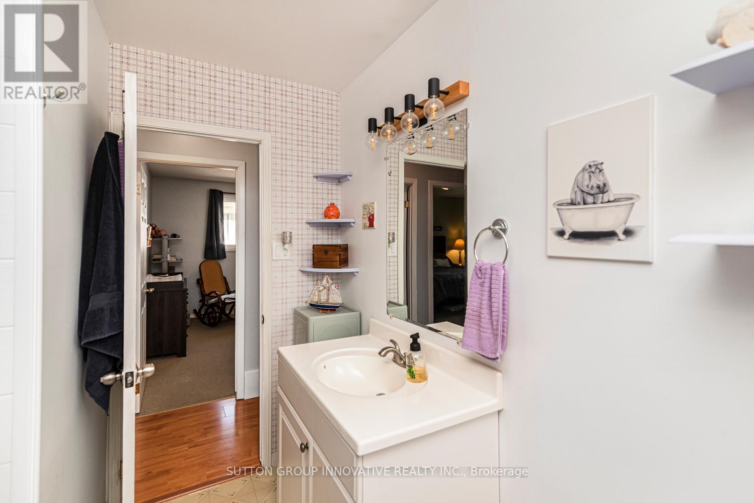 128 Moxley Drive, Hamilton, Ontario  L8T 4R9 - Photo 28 - X12538652