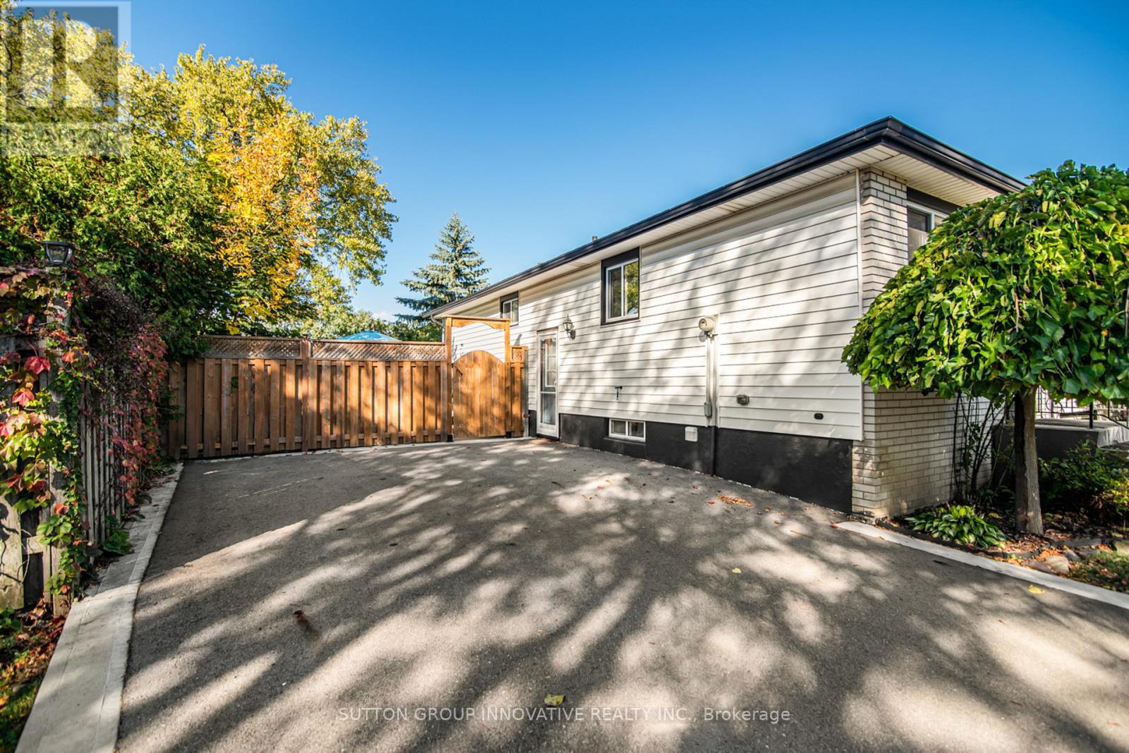 128 Moxley Drive, Hamilton, Ontario  L8T 4R9 - Photo 7 - X12538652