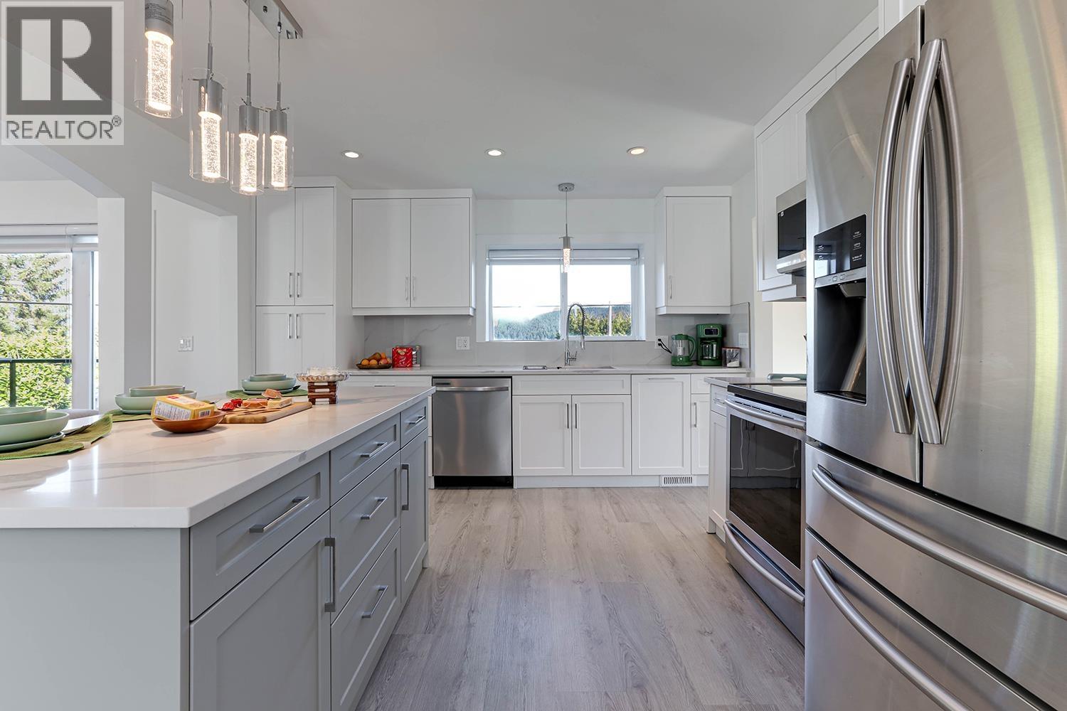 4254 Caddy Road, North Vancouver, British Columbia V7G 1B7 - Photo 16 - R3066826