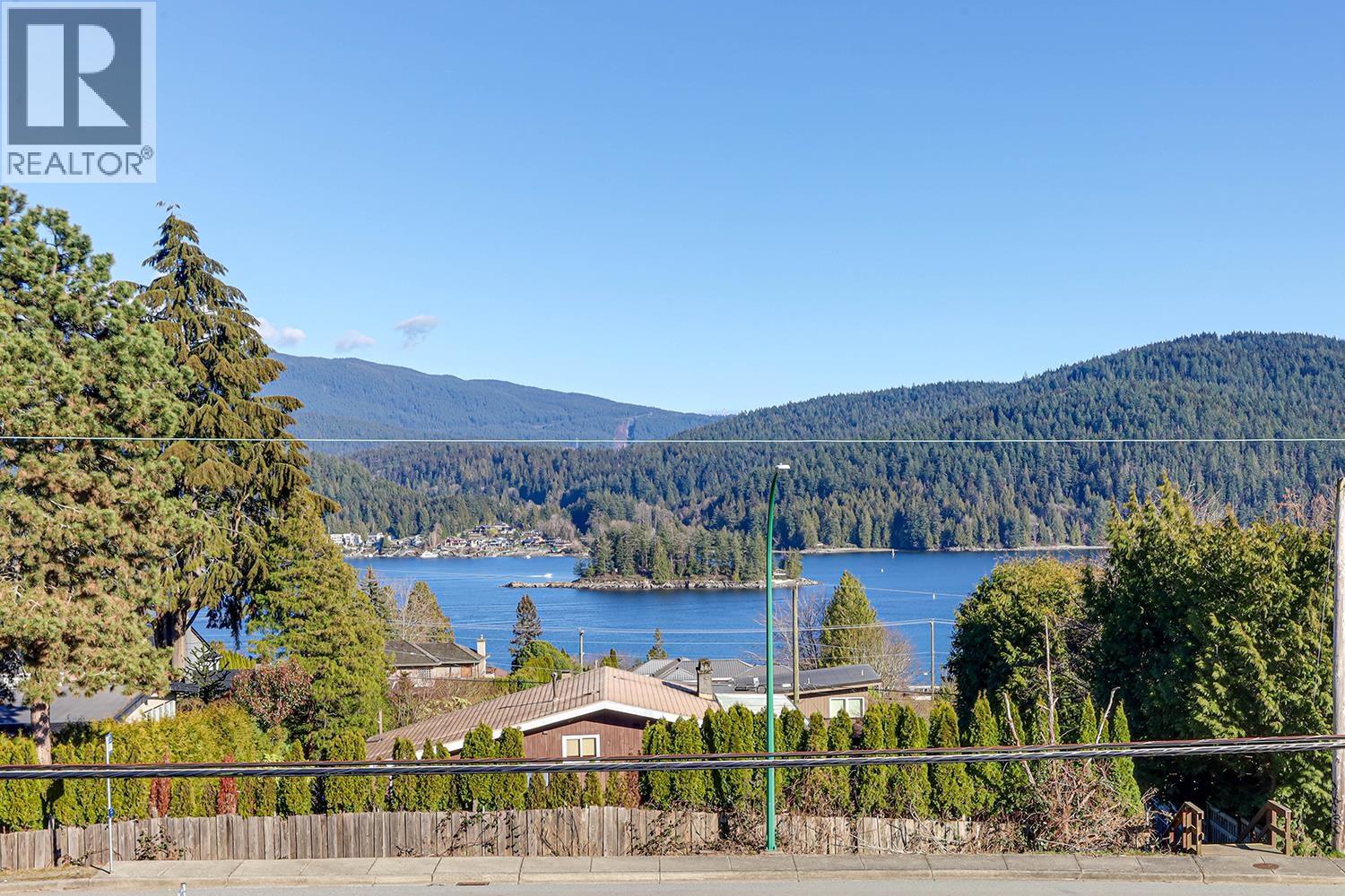 4254 Caddy Road, North Vancouver, British Columbia V7G 1B7 - Photo 3 - R3066826