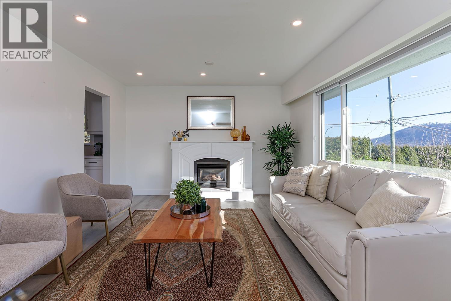 4254 Caddy Road, North Vancouver, British Columbia V7G 1B7 - Photo 4 - R3066826