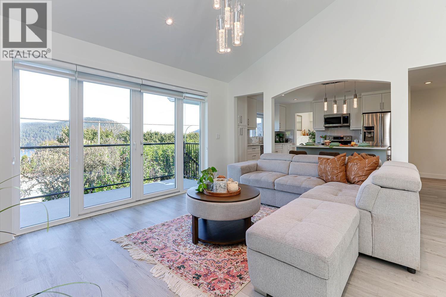 4254 Caddy Road, North Vancouver, British Columbia V7G 1B7 - Photo 6 - R3066826