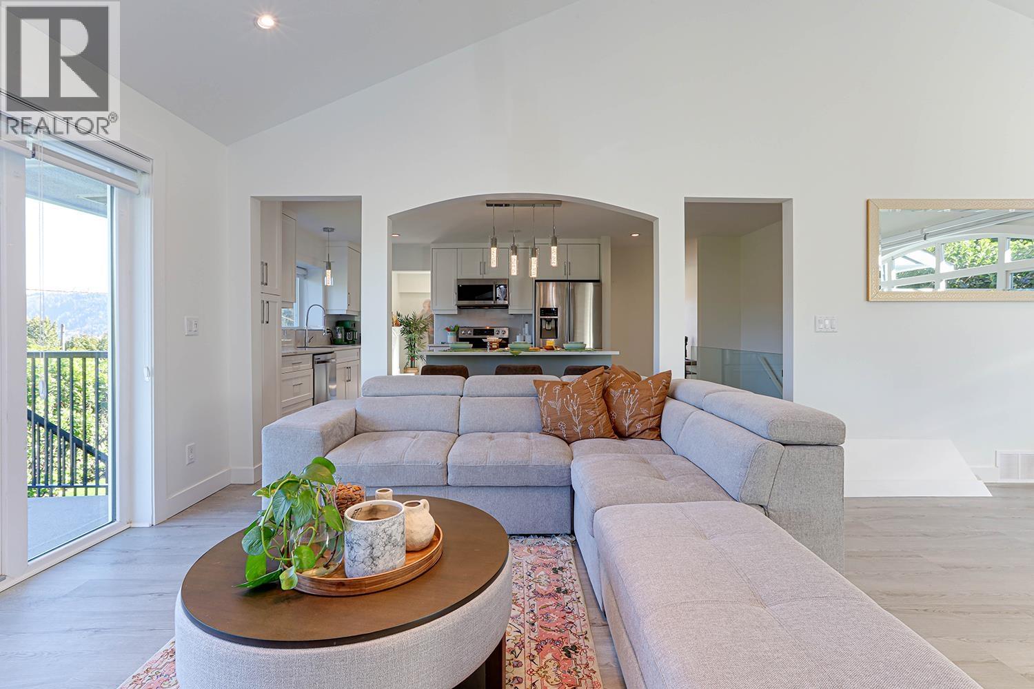 4254 Caddy Road, North Vancouver, British Columbia V7G 1B7 - Photo 9 - R3066826