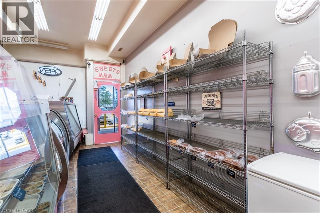 2049 Mount Forest Drive, Burlington, Ontario  L7P 1H4 - Photo 5 - 40774182