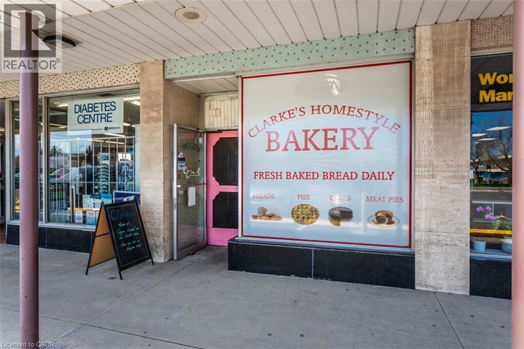 2049 Mount Forest Drive, Burlington, Ontario  L7P 1H4 - Photo 3 - 40774182