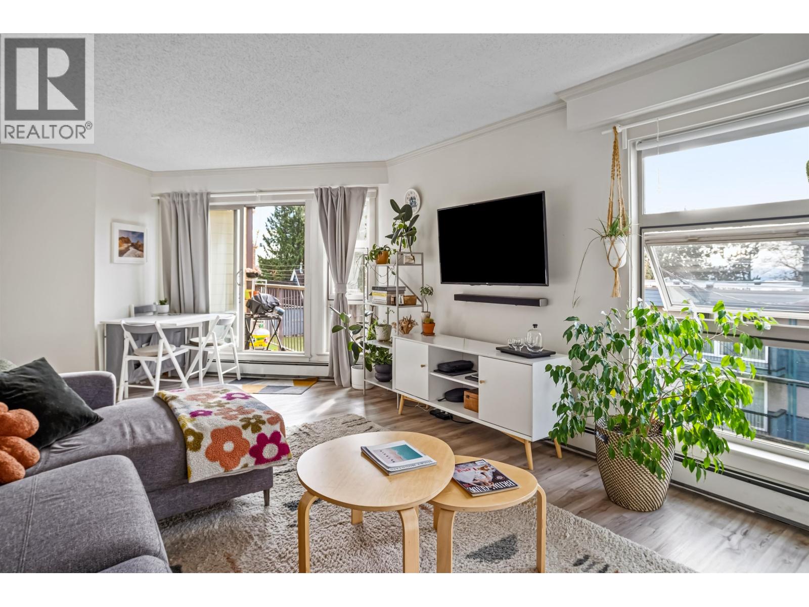 205 235 W 4th Street, North Vancouver, British Columbia V7M 1H8 - Photo 3 - R3066485