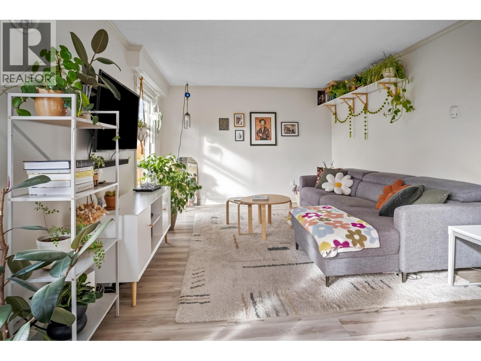 205 235 W 4th Street, North Vancouver, British Columbia V7M 1H8 - Photo 2 - R3066485