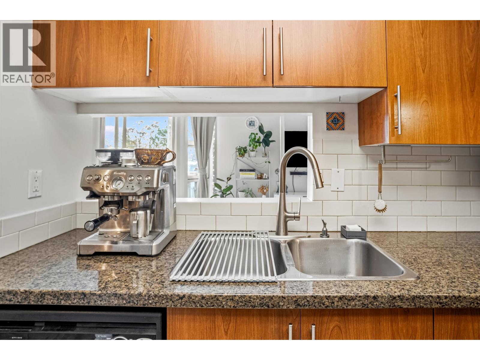 205 235 W 4th Street, North Vancouver, British Columbia V7M 1H8 - Photo 8 - R3066485